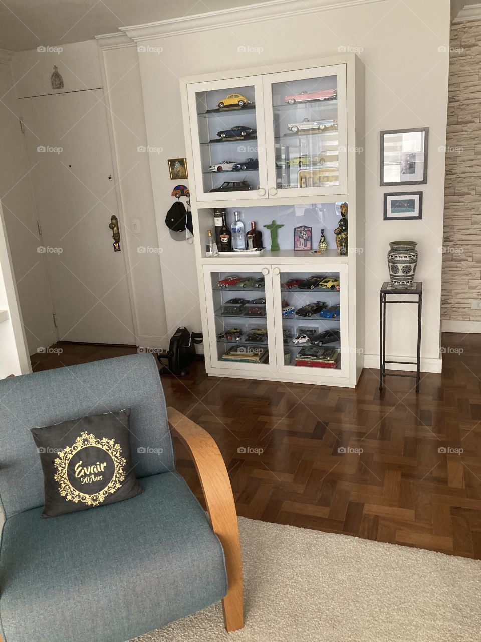 Decoração  moderna com móveis antigos 