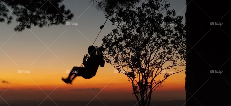 nada melhor que um balanço com esse pôr do sol 🌄