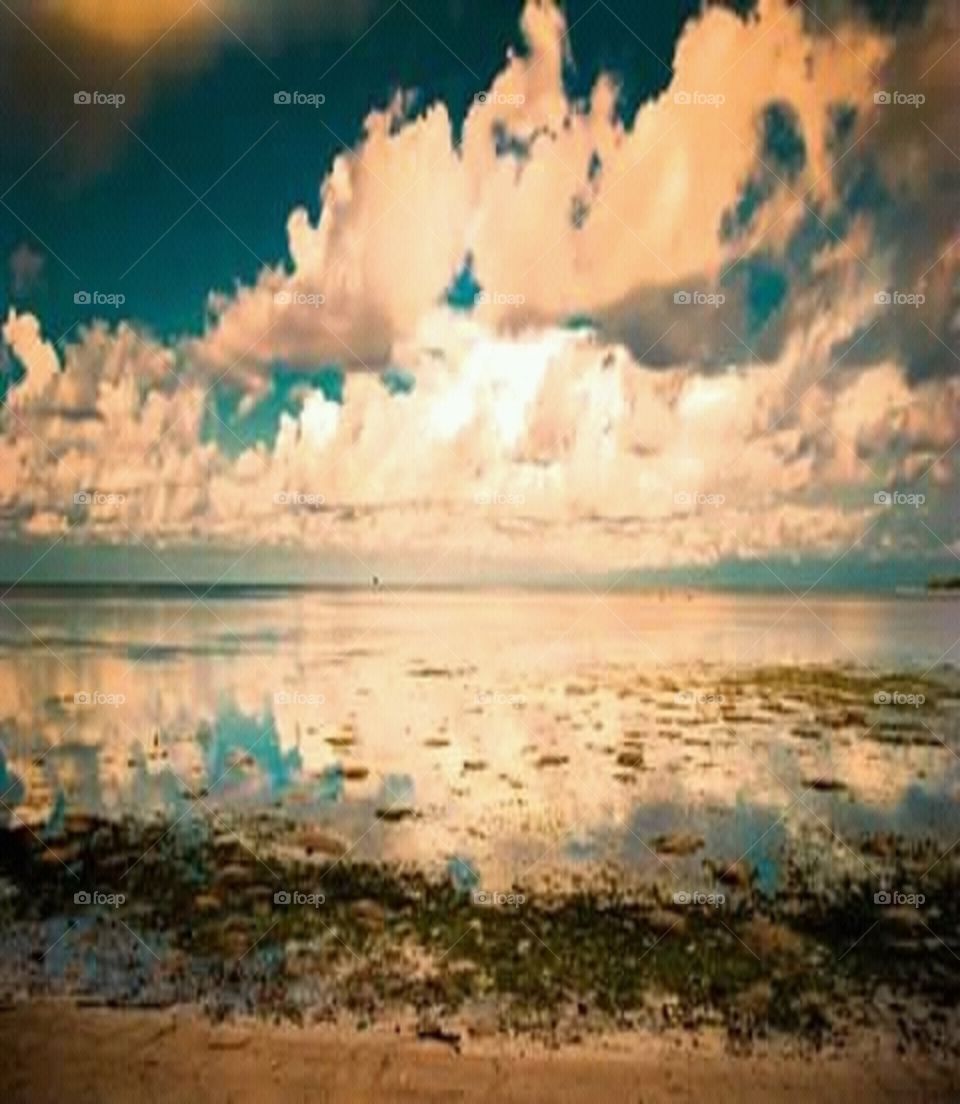 sky sea light clouds wind breeze natural afternoon scenery