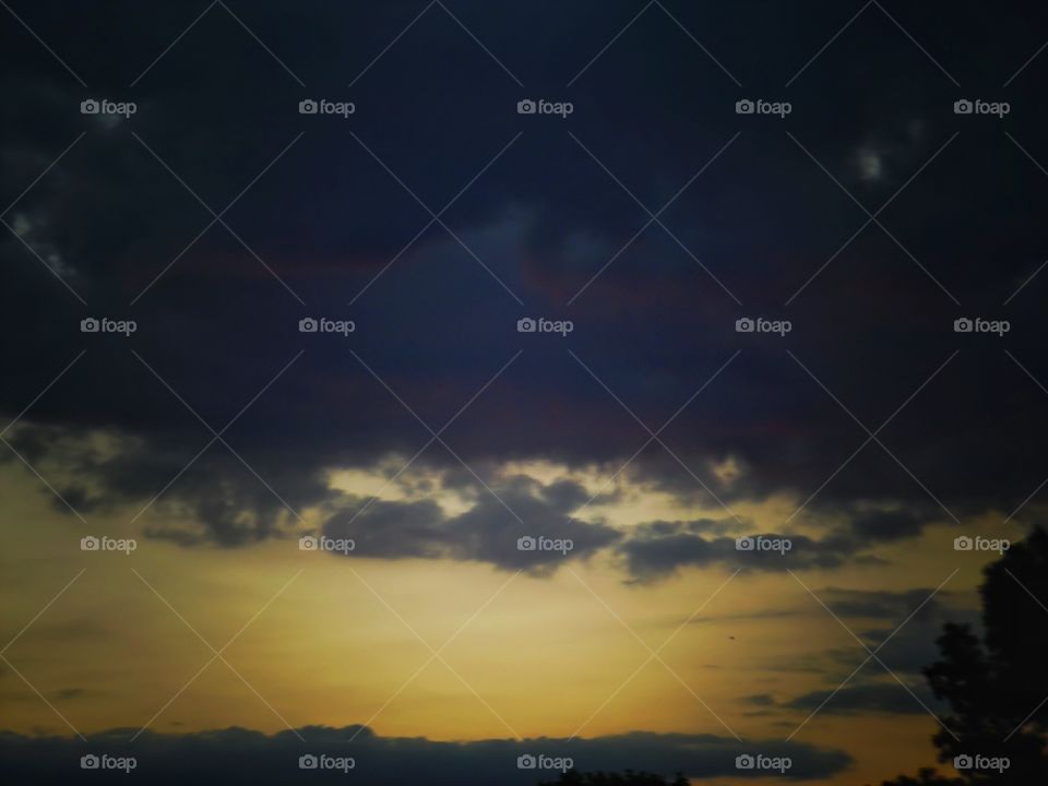 East Texas sunrise 🌅. This is another picture I took before mowing the lawn. 👣 🚶 🏃 🔥 💨