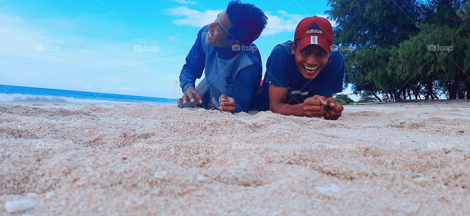 Lying in the sand perky as a cozy ocean view