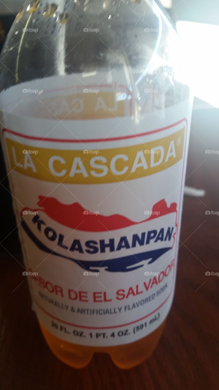 Kolashampan. Salvadoran soda