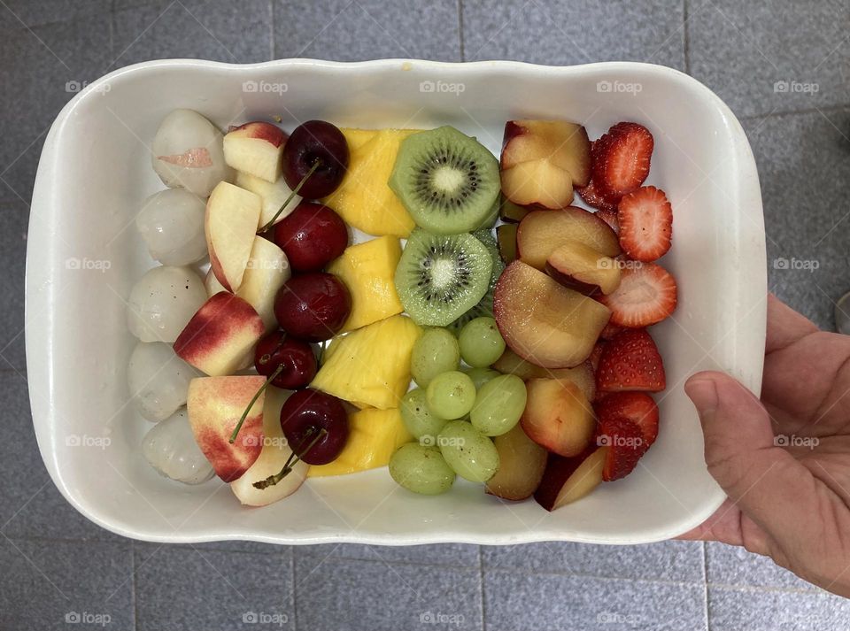 Hora das frutas deliciosas!

Da esquerda para a direita, na foto abaixo: lichia, pêssego, cereja, manga, uva, kiwis, ameixa e morango.

As crianças (e os adultos também) adoraram. Pura saúde à mesa.

Coma vitaminas direto da natureza.