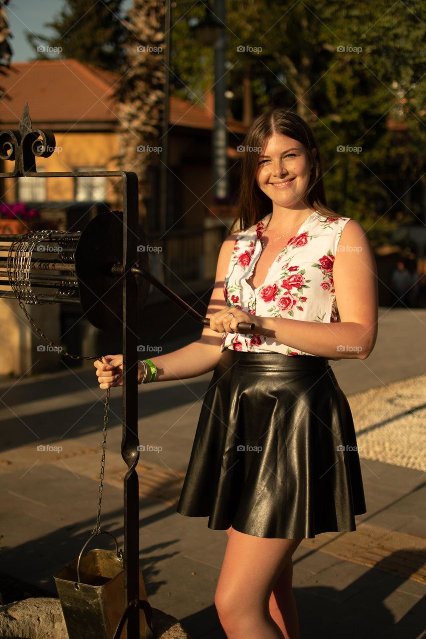 The girl and the fountain.