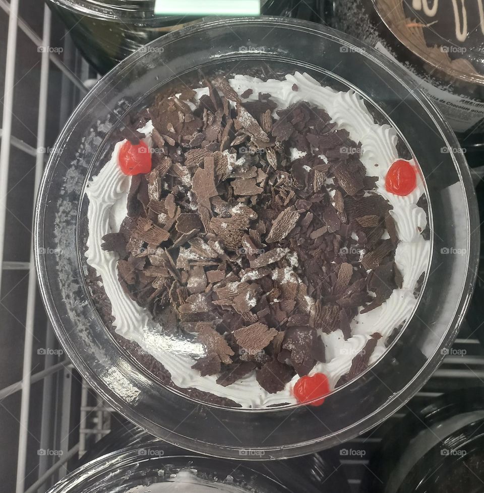 Bolo Floresta Negra. O sabor Floresta Negra, traz a deliciosa combinação  da tradicional sobremesa alemã: chocolate,  chantili  e cerejas