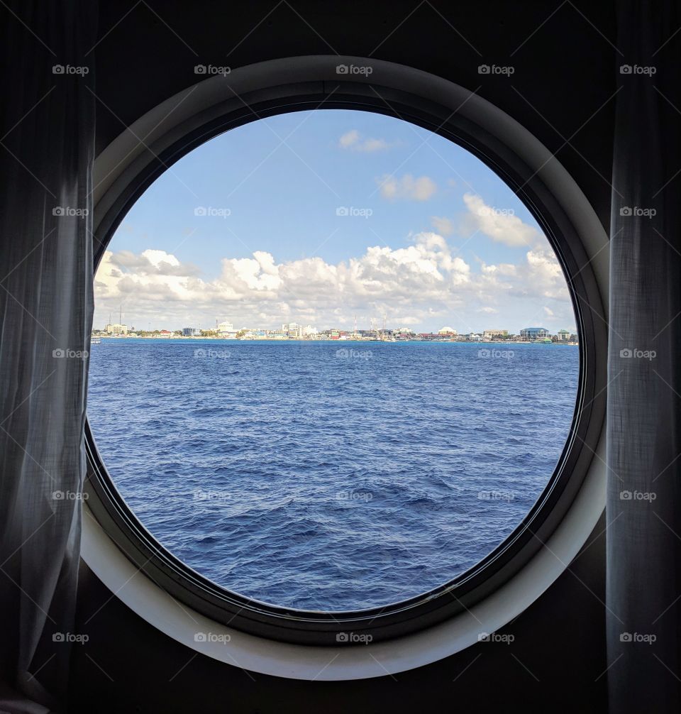 Oceanview porthole window