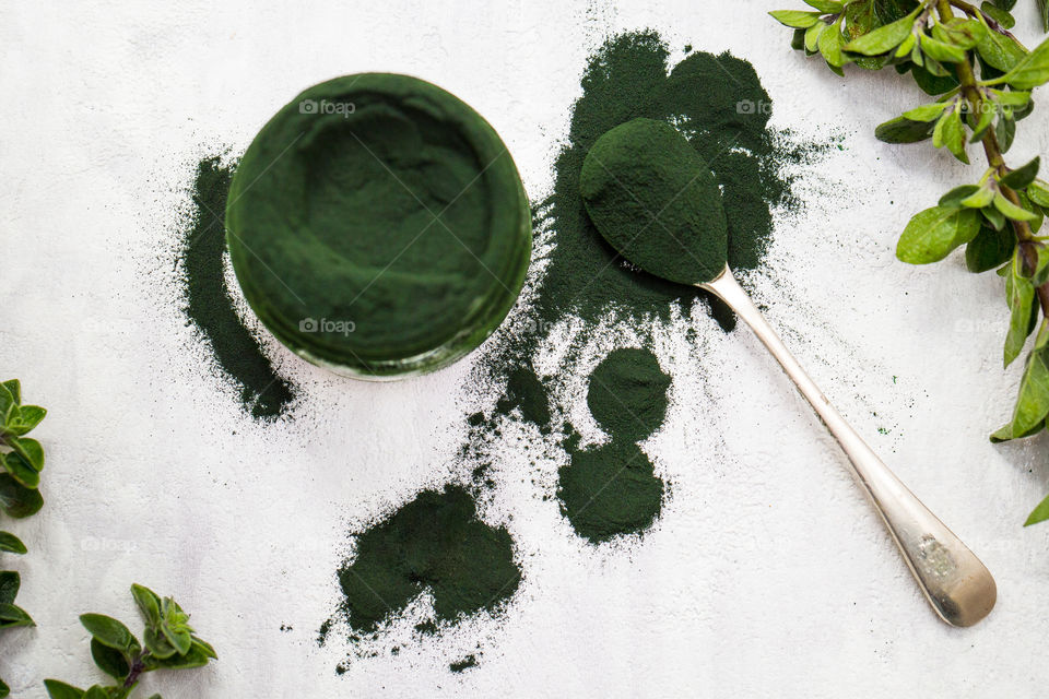 My summer was filled with healthy green smoothies! Image of spirulina green powder flat lay.
