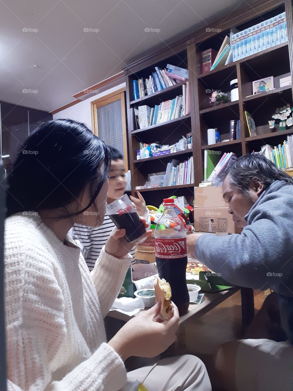 eating with coca cola beside us really makes different