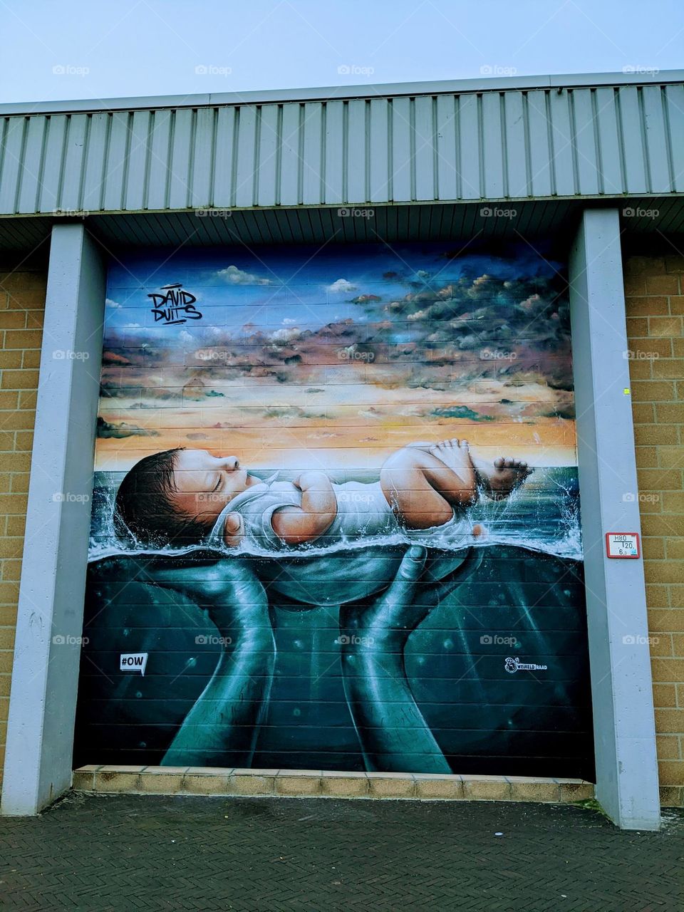 mural supporting life. An picture depicting birth.