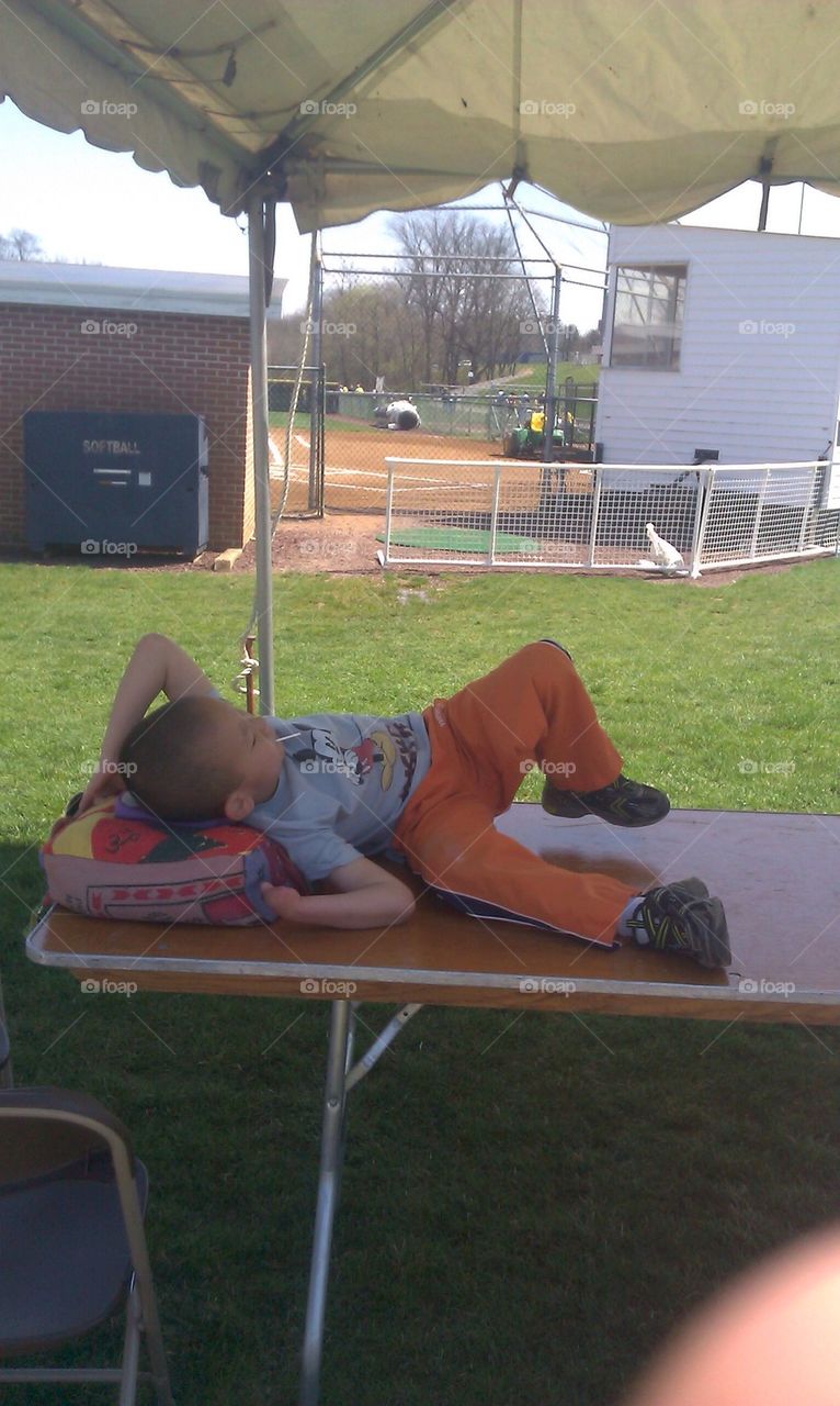 This kid knows how to relax!