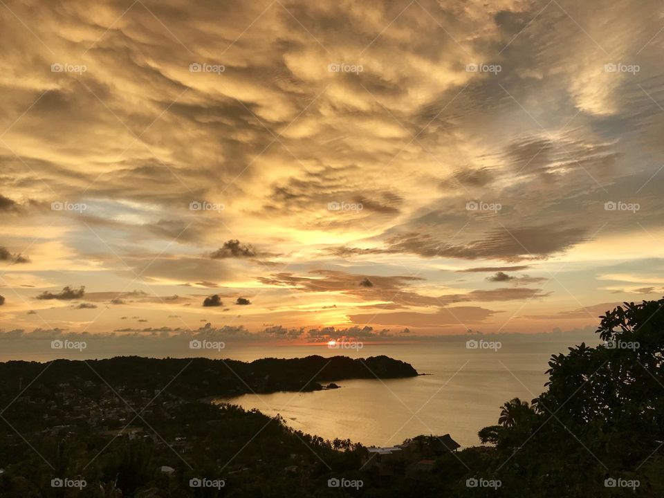 Atardecer con nubes impresionantes 