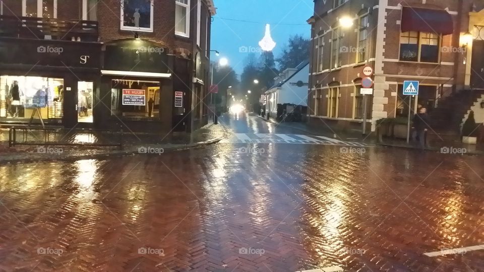 Street scene in Laren on a rainy night