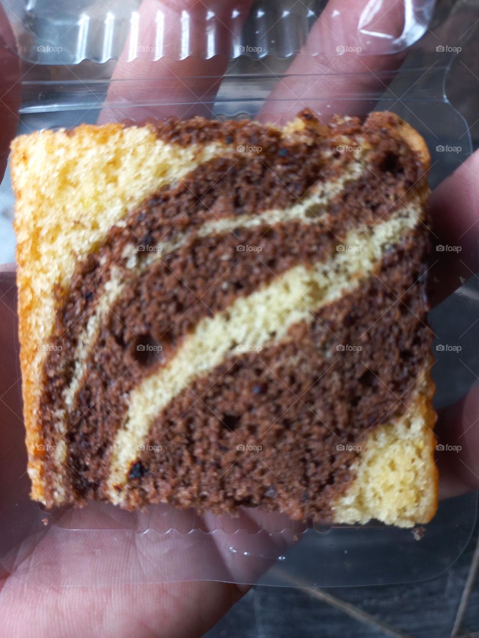 Marble cakes are cakes with a streaky or speckled appearance that are achieved by mixing light and dark dough very lightly.