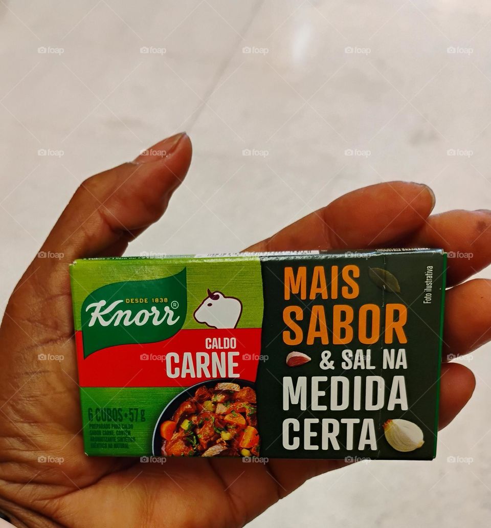 Pensando em preparar aquele refeição e, nada sabe como adicionar gosto e sabor? Knorr caldo de carne, mais sabor e sal na medida certa.