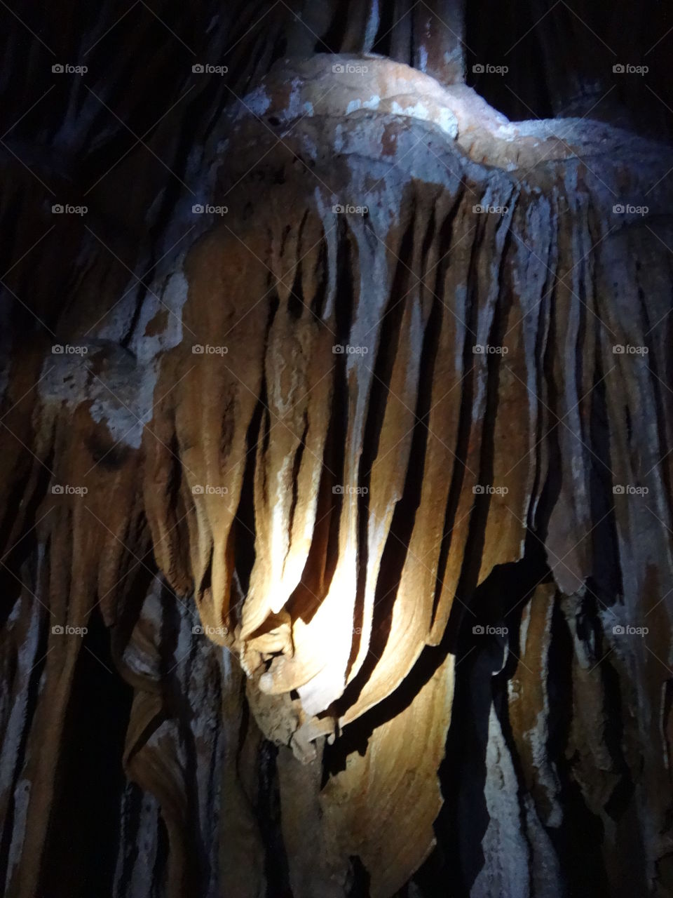 Curtain - Speleology. Angélica Cave - Terra Ronca -GO - Brasil