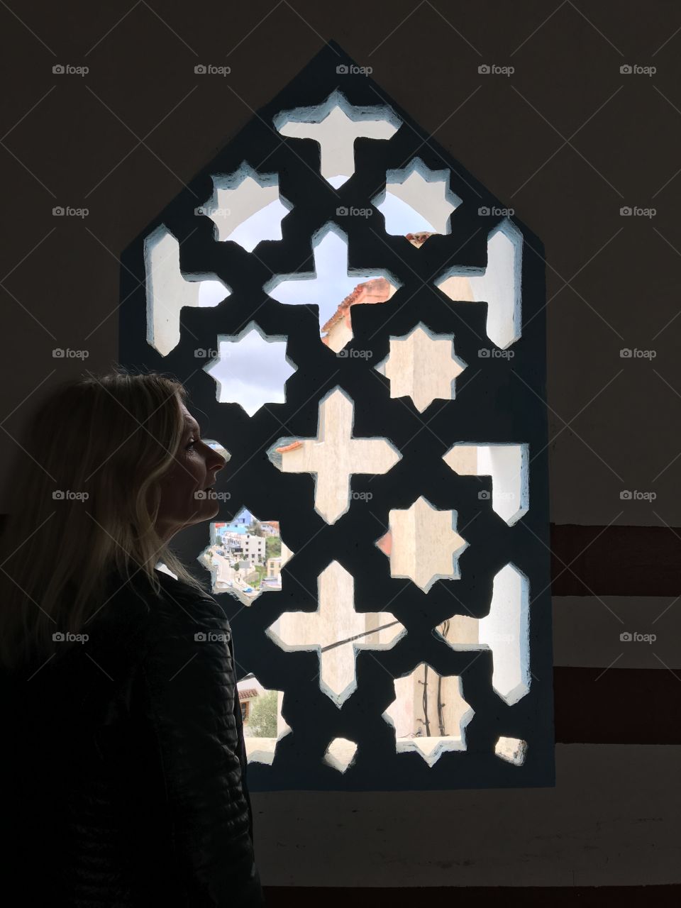 Chefchaouen through the shadows 