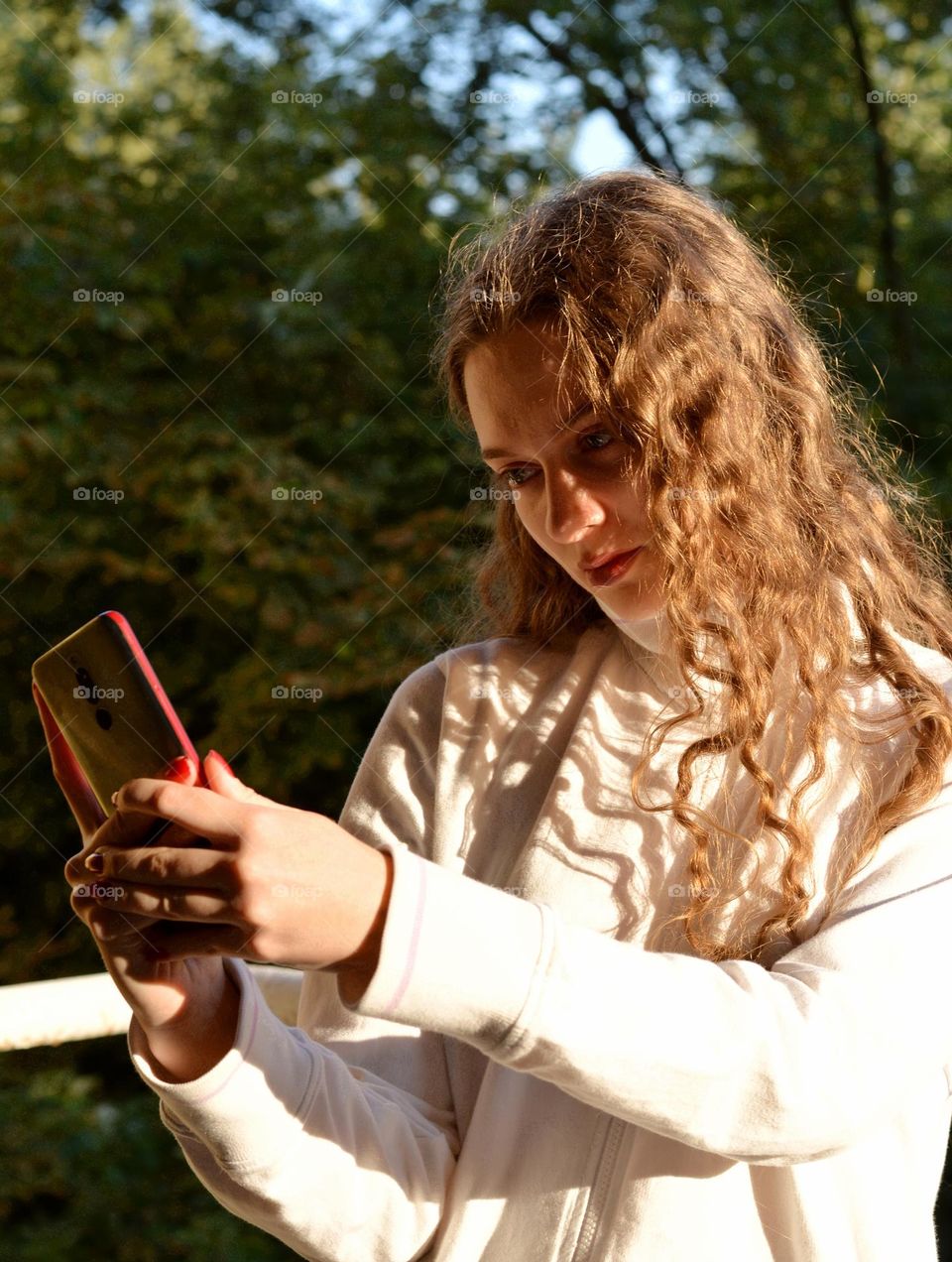 girl with smartphone, selfie 🤳, social media