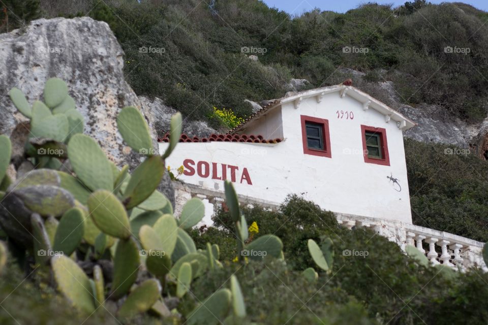 Casita solita al lado del mar calas coves 