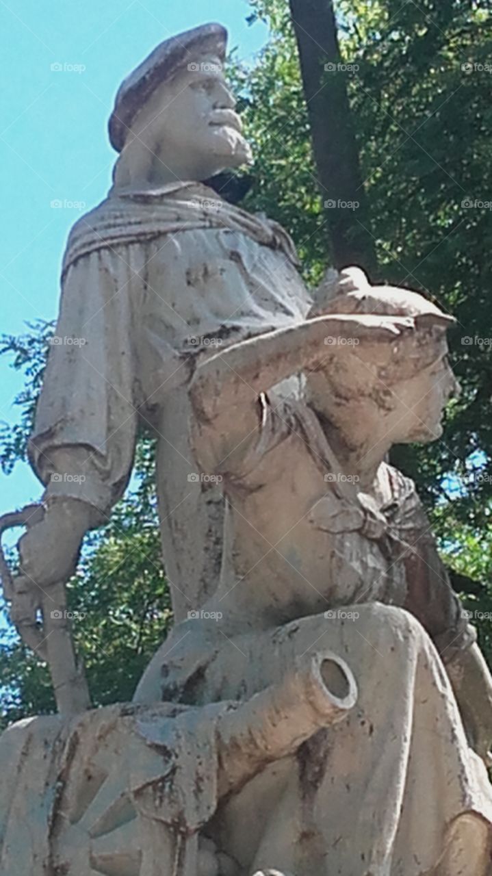 escultura de Anita e giousepe Garibaldi Praça Garibaldi Poa RS
