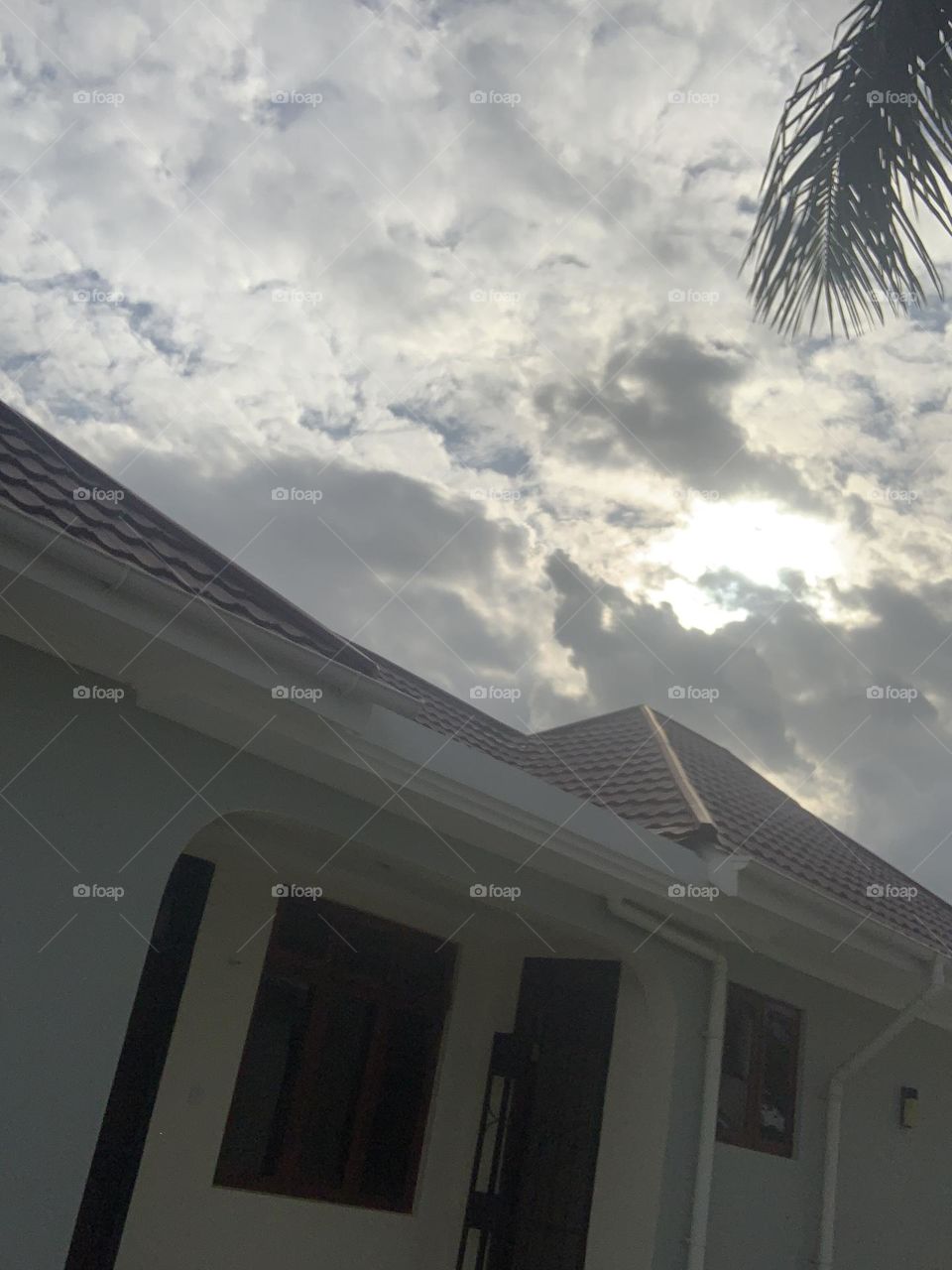 Gray cloud trying to cover 🌞