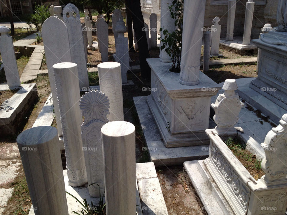 Örtünün tombstone in İstanbul
