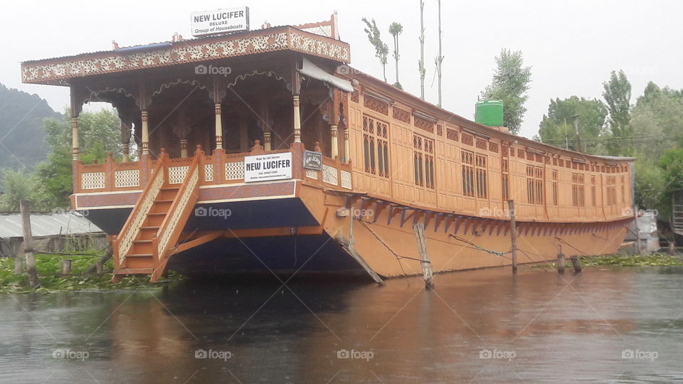 A House boat in Dal Lake Srinagar Kashmir...
Usually tourists prefer to stay in these Beatiful n Delightfull Houseboats(that remain located in this World famous Beatiful largest Natural Water body on Earth ) during their Visit to Kahmir valley.