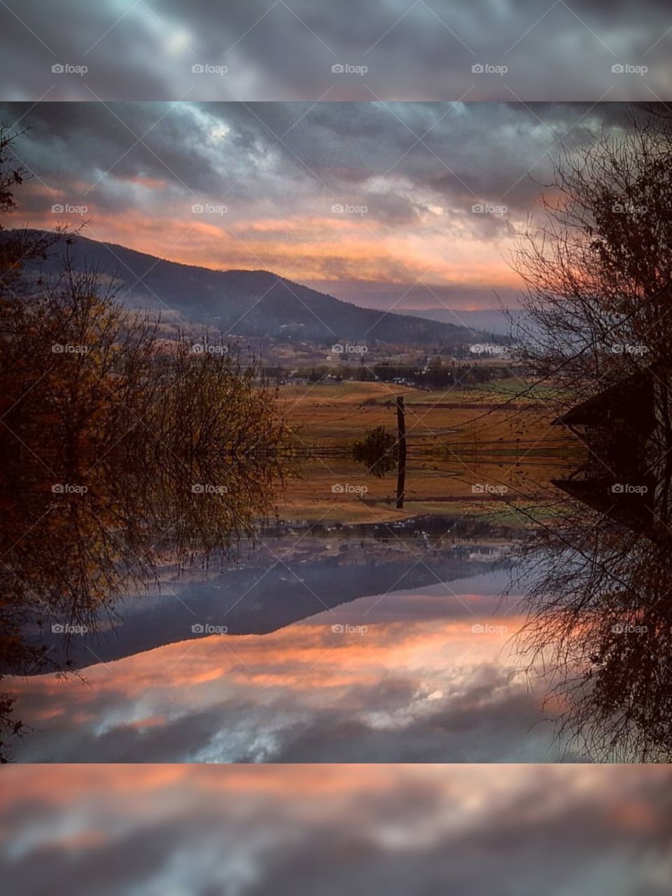 "La Profondeure Des Lacs,
Est Dans Leur Reflexion."