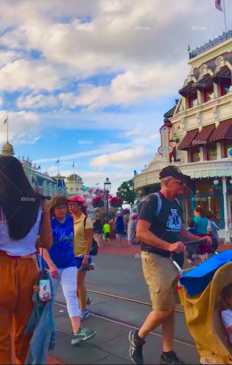 #day1 Everyday Disney World in Orlando Florida. I have been lost on Disney Properties consecutively since 4/3/19! You can find it on https://www.facebook.com/selsa.susanna or on IG SelsaCamacho YT SelsaSusanna • Magic Kingdom 4-3-19 Wednesday