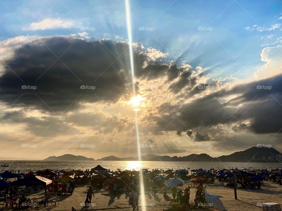 🇺🇸 Summer! I love the heat and the Brazilian beaches invite us to have fun. Here: Guaruja, Brazil. / 🇧🇷 Verão! Eu amo o calor e as praias brasileiras nos convidam à diversão. Aqui: Guarujá, Brasil. 