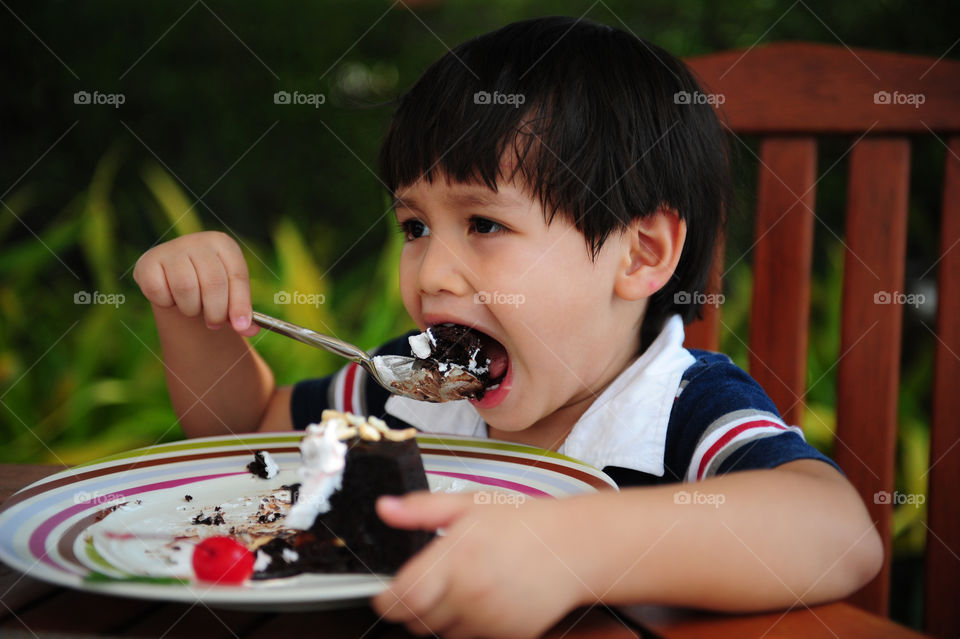 Boy enjoy eating cake. Thitiwin like chocolate cake