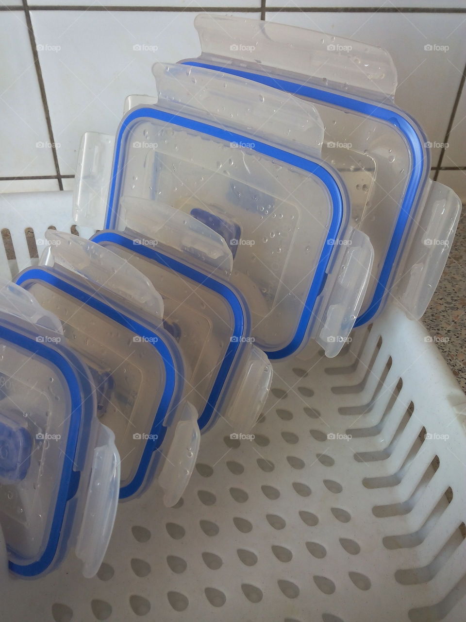 Tidy kitchen - Drying plastic lids