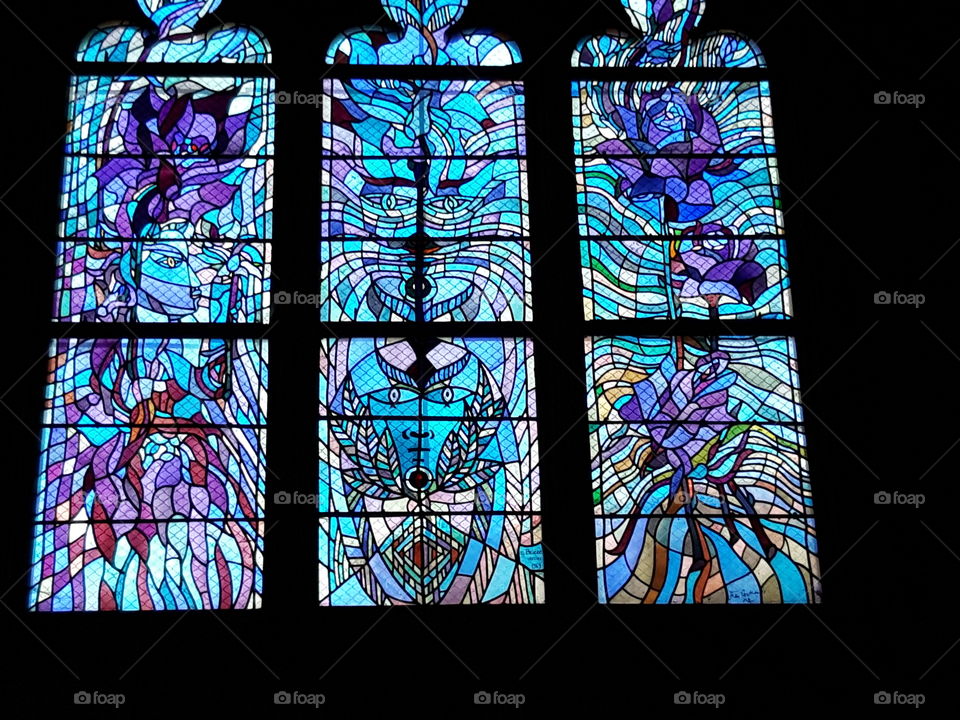 vitraux de jean cocteau a Metz