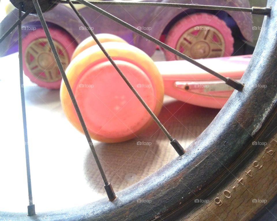 Old bike spokes on garage