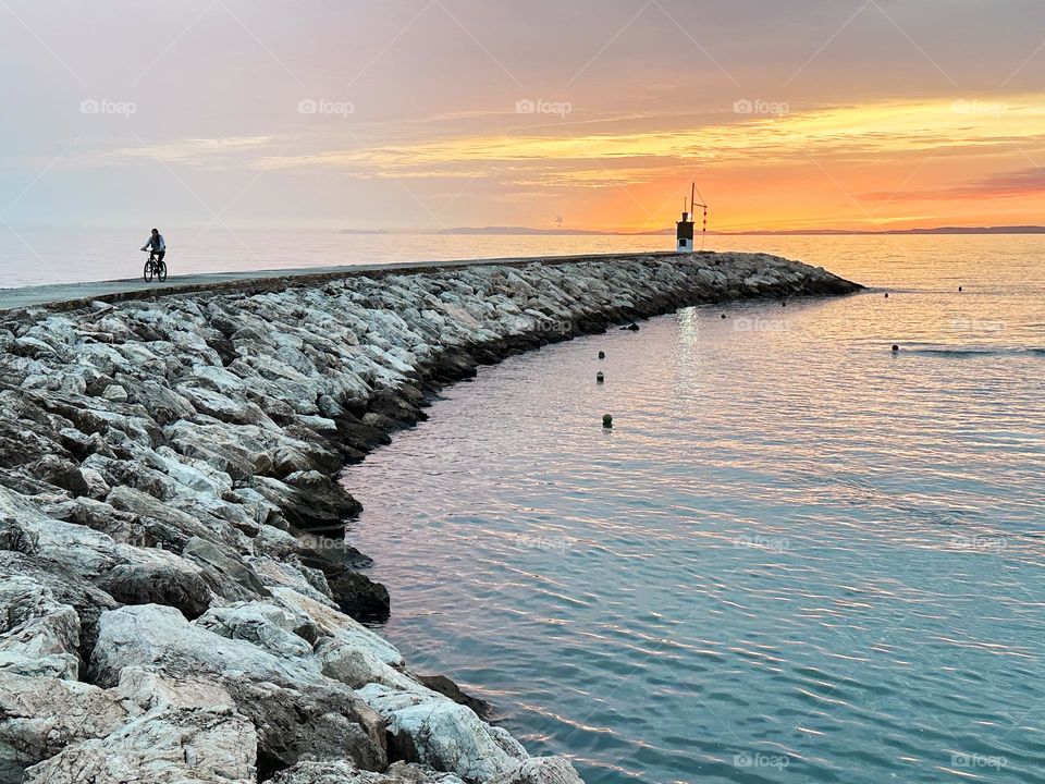 Bright and colorful boost beak light 