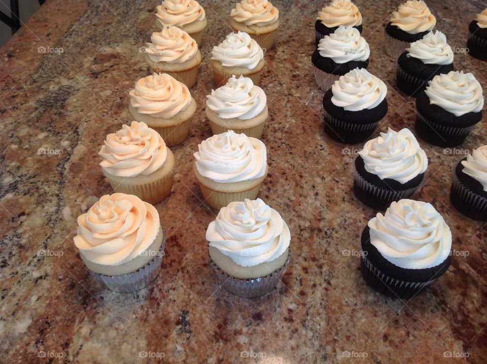 My delicious bridal shower cupcakes.