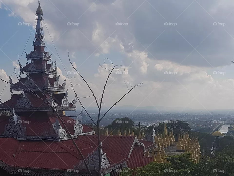 Making merit in Mandalay