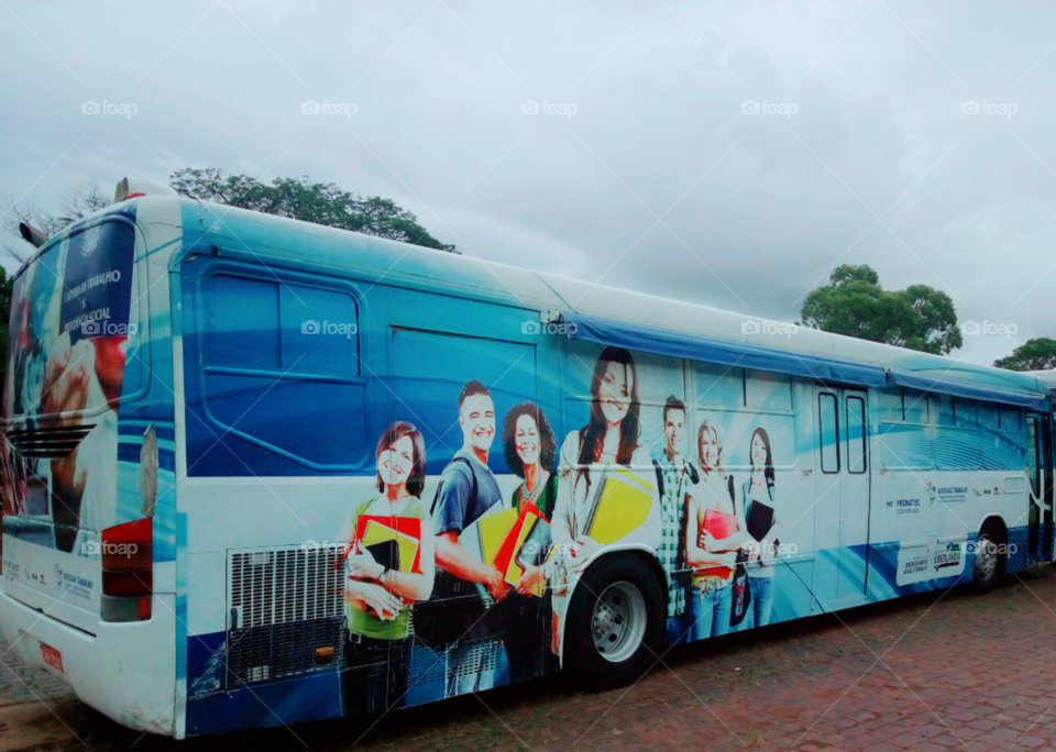 "Bus" Ônibus biblioteca Udia
