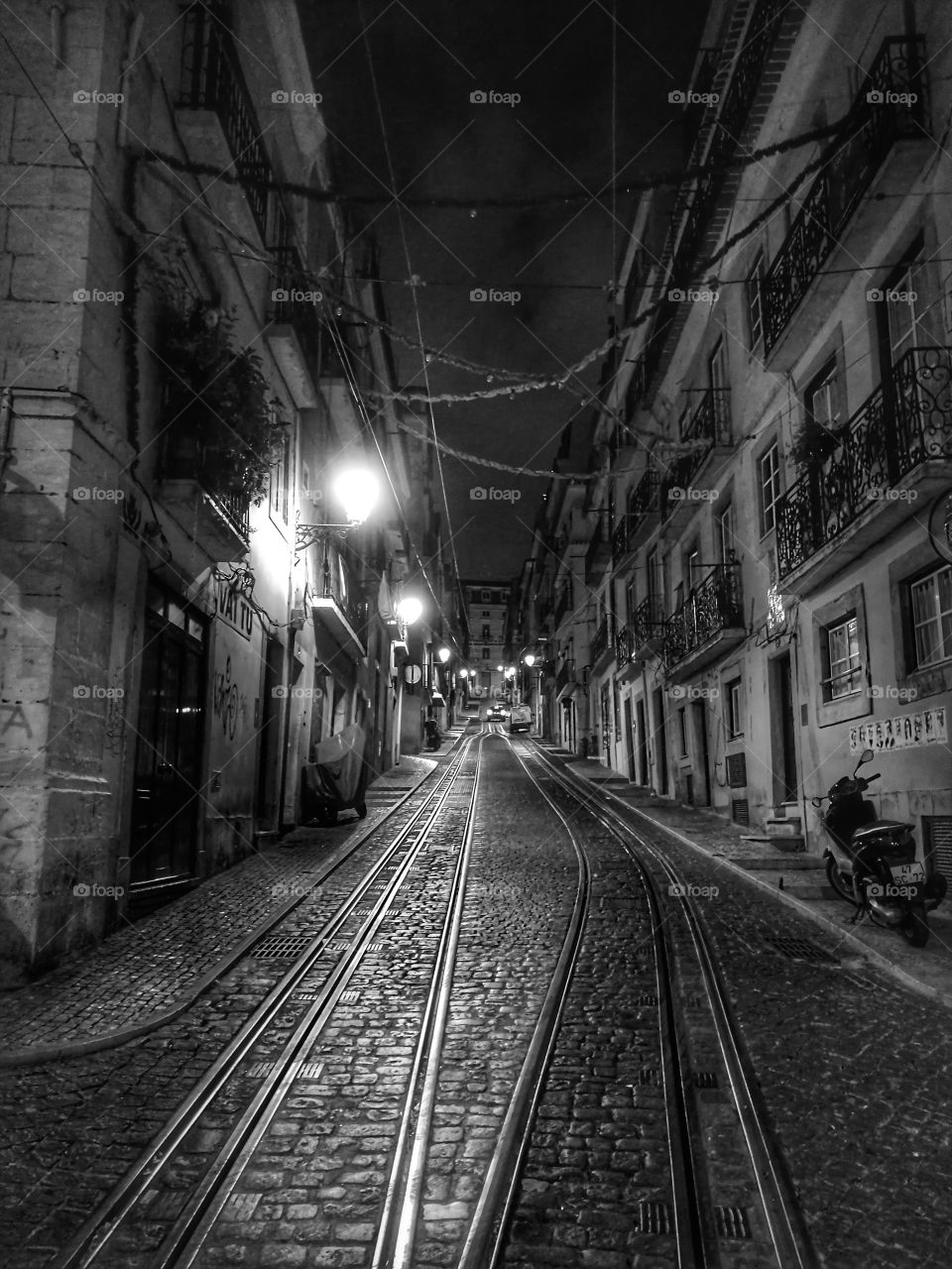 Lisboa by night - Ascensor da Bica