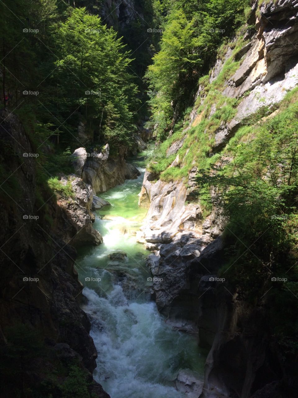 Klamm Landschaft Fluss um Berg