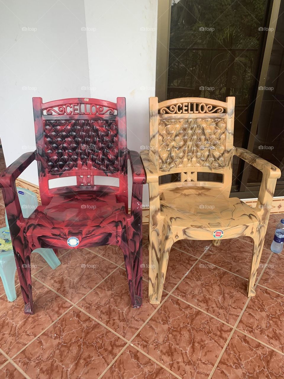 Sitting chairs