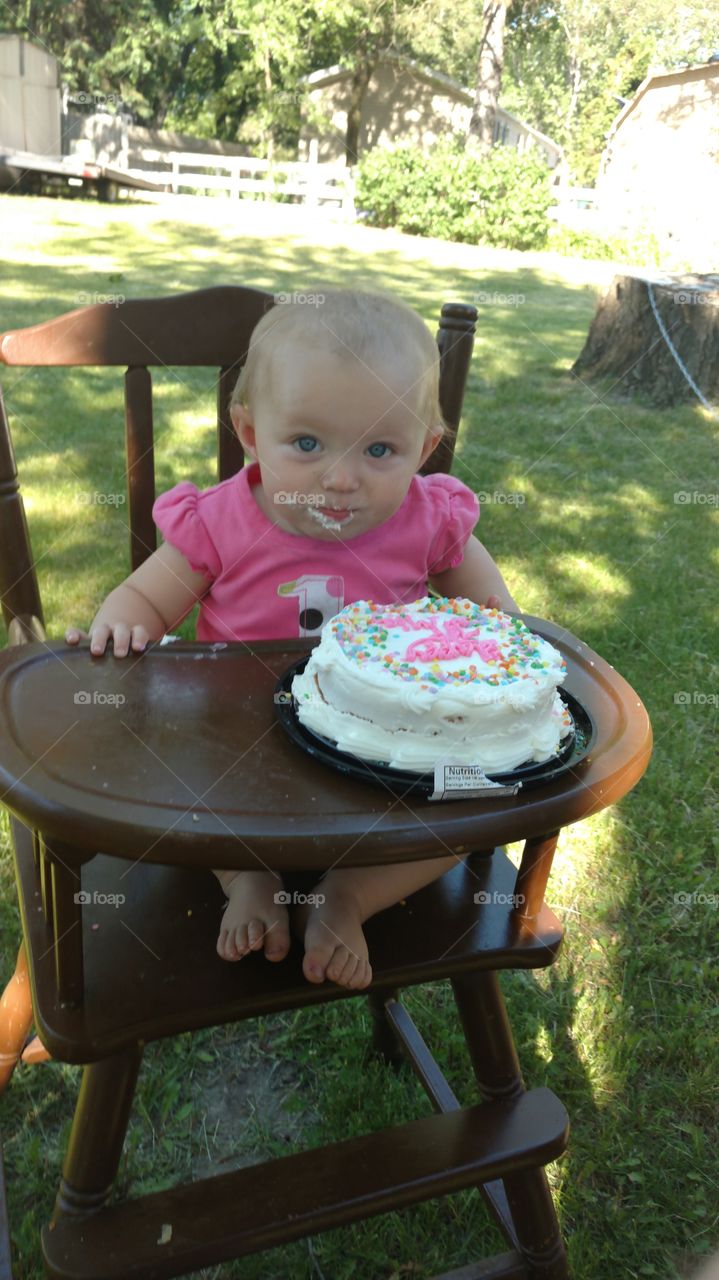 first birthday with her own cake