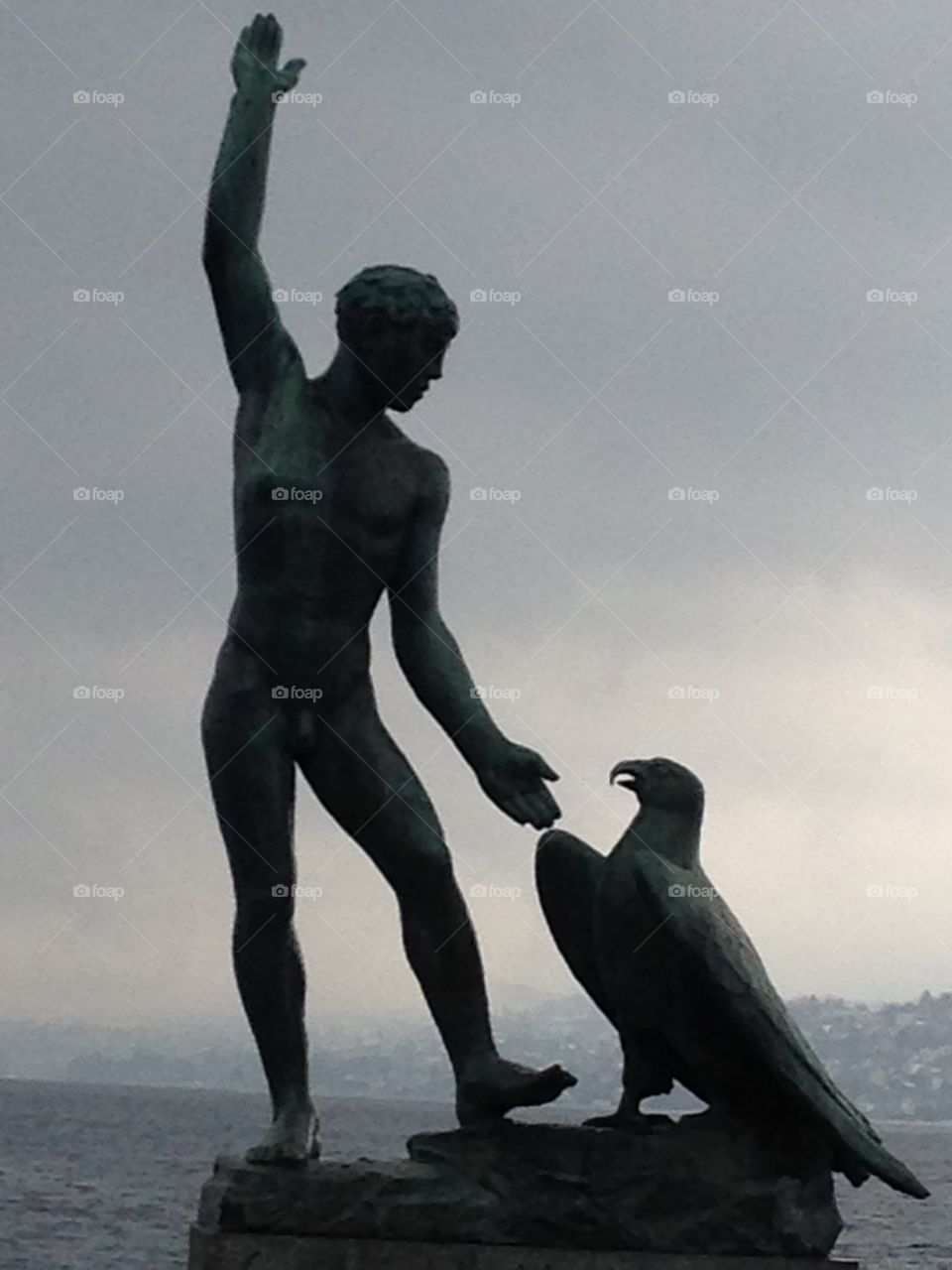 I would fly.. Sculptur in Zürich square