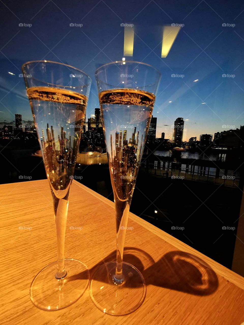 Beautiful reflection of skyscrapers in champagne glasses. I like to see the extraordinary in ordinary things. Night photo, city views. 😍