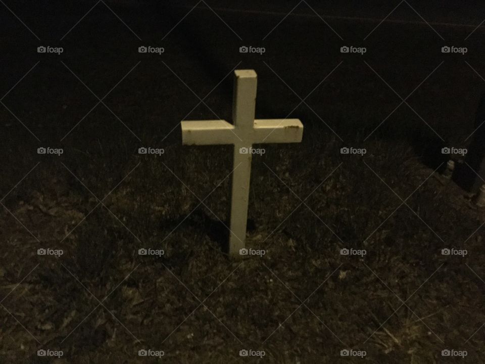 Cross marking the grave