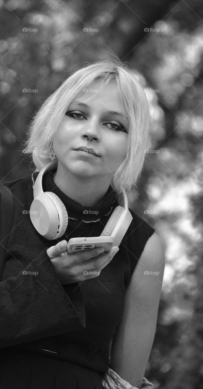 goth girl with smartphone portrait