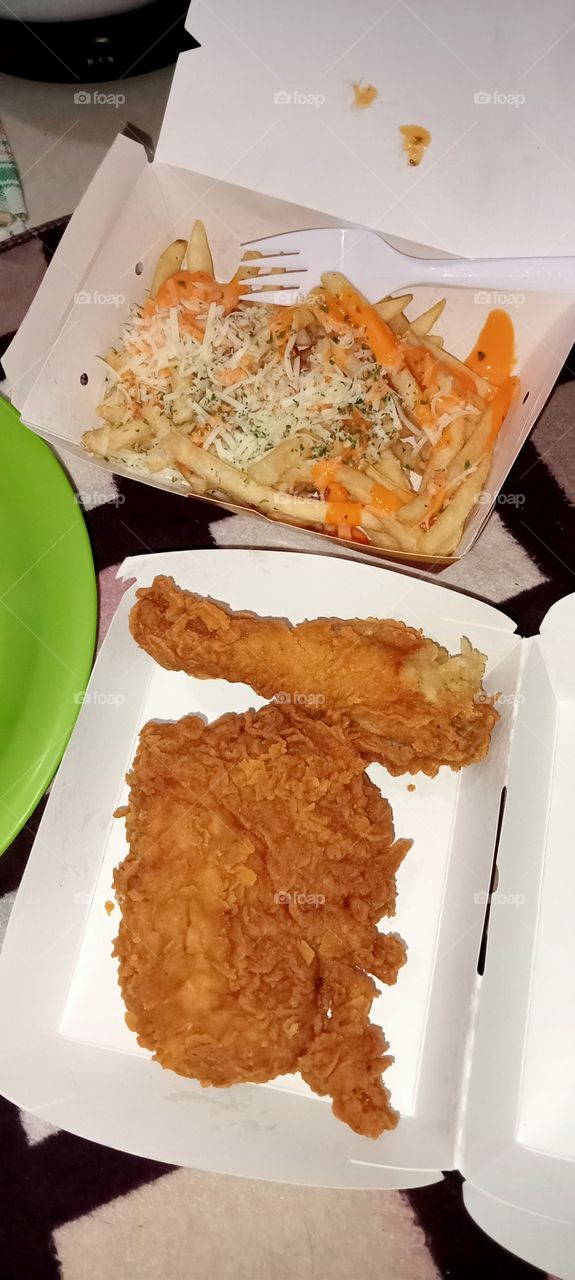 spicy chicken & Cheese flavor fries