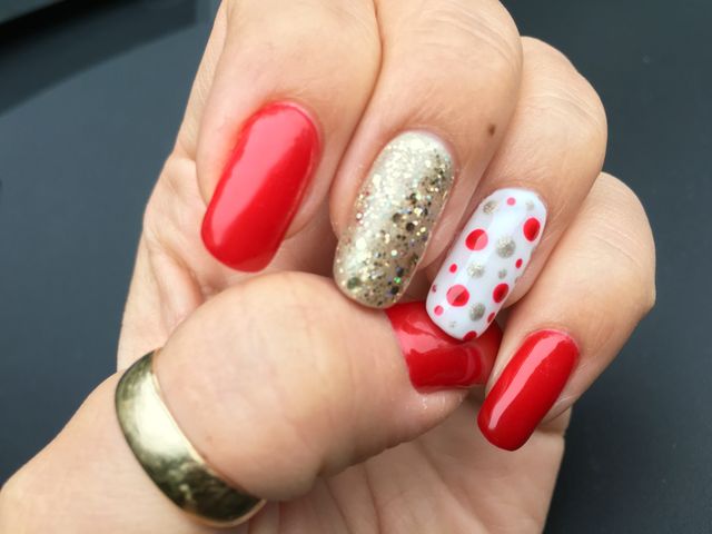 Fa-La-La-La-Jolly Nails