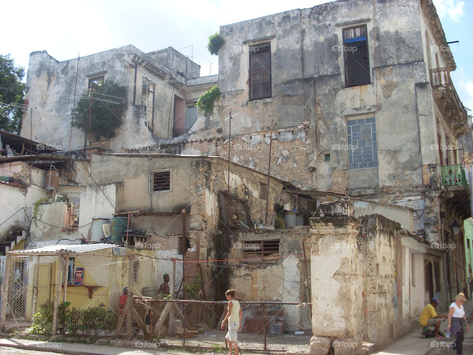 buildings poverty cuba havana by damiengitt