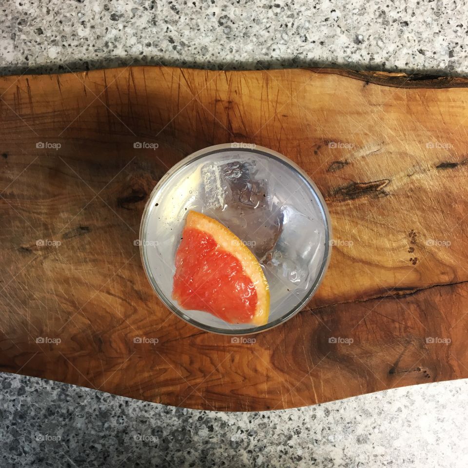 Cotswold Dry gin and tonic with pink grapefruit and black pepper