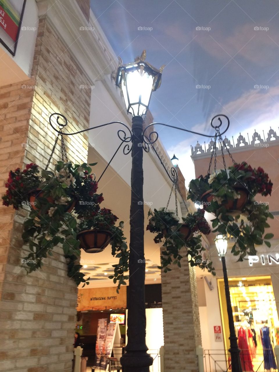Villagio mall lamp